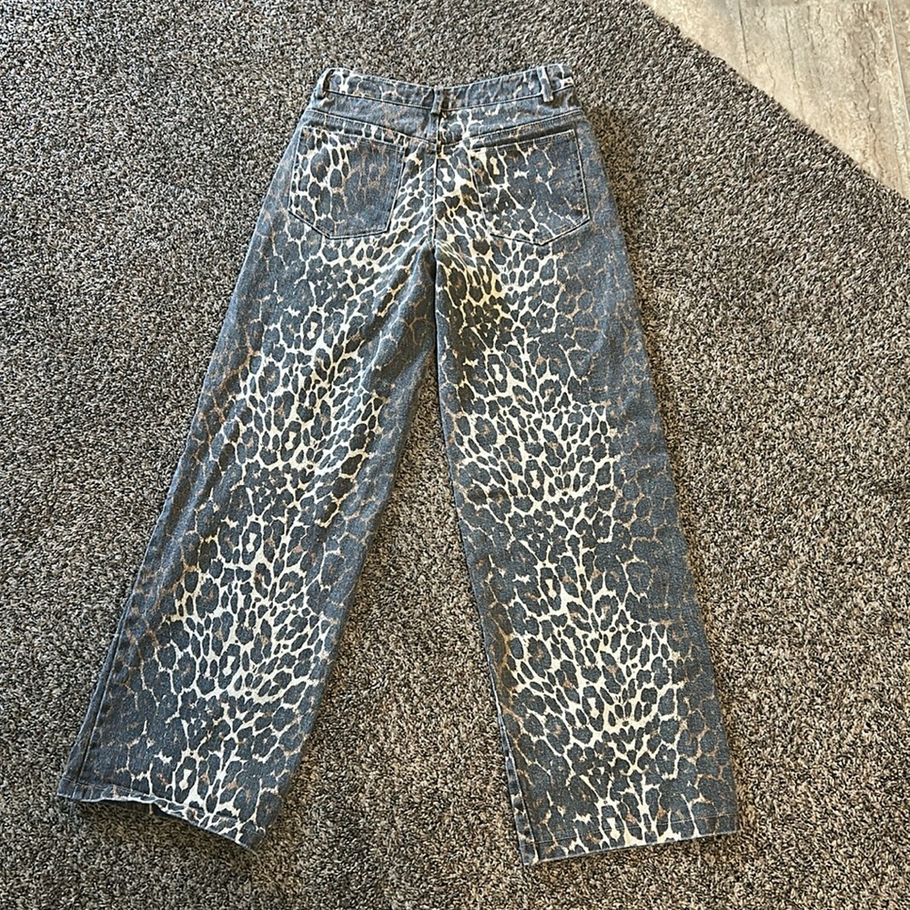 Edikted Leopard Print Low Rise Jeans - Picture 3 of 5